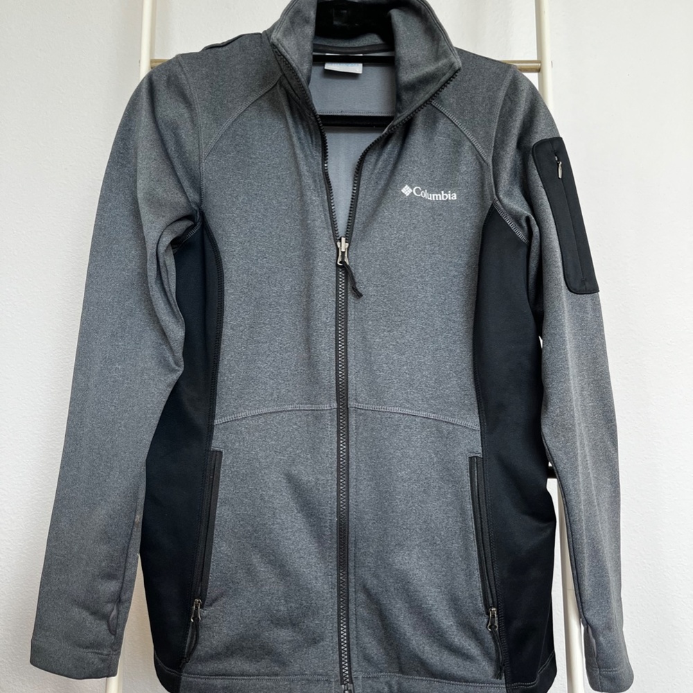 Columbia Full Zip Fleece Jacket in Grey with Black Accent Pockets